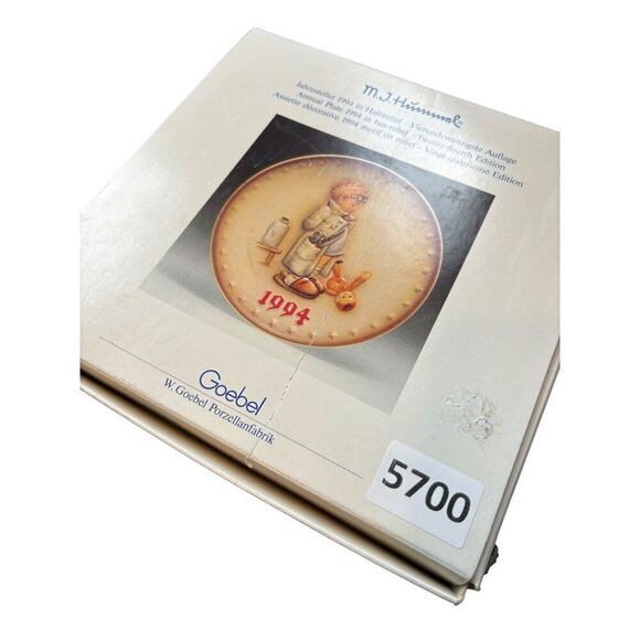 M.J. Hummel Annual Plate 1994 Bas-Relief Twenty-Fourth Edition Goebel Porcelain - Picture 6 of 6